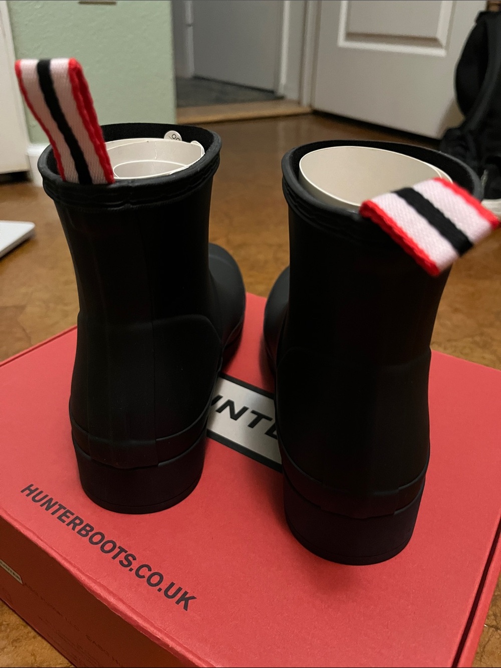 Hunter Black Play Short Rain Boots with Red-Trim Logo size US6 - Picture 4 of 8